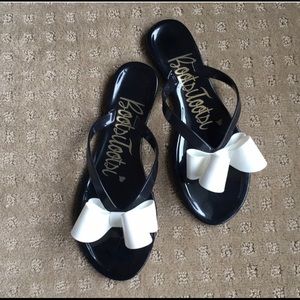 NWOT Super cute black/white bow flip flops Size 9